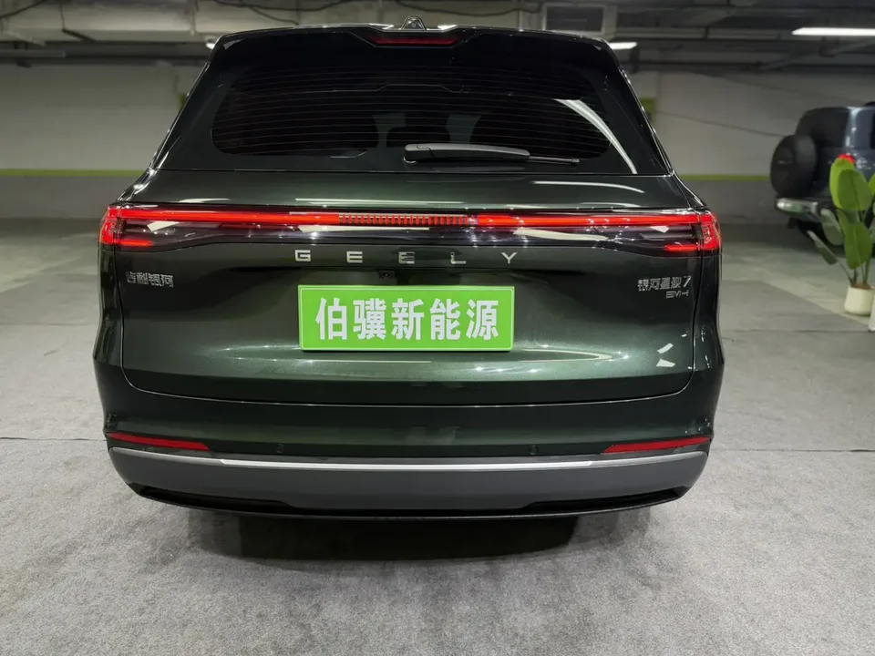 Geely Galaxy Starship 7 EM-i Galaxy Starship 7 EM-i 2026 135KM Starship Edition 2026 — миниатюра 2