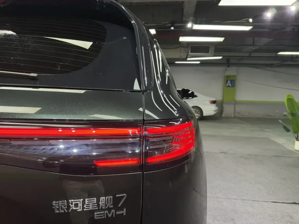 Geely Galaxy Starship 7 EM-i Galaxy Starship 7 EM-i 2026 135KM Starship Edition 2026 — миниатюра 3