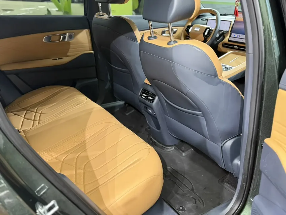 Geely Galaxy Starship 7 EM-i Galaxy Starship 7 EM-i 2026 135KM Starship Edition 2026 — миниатюра 4