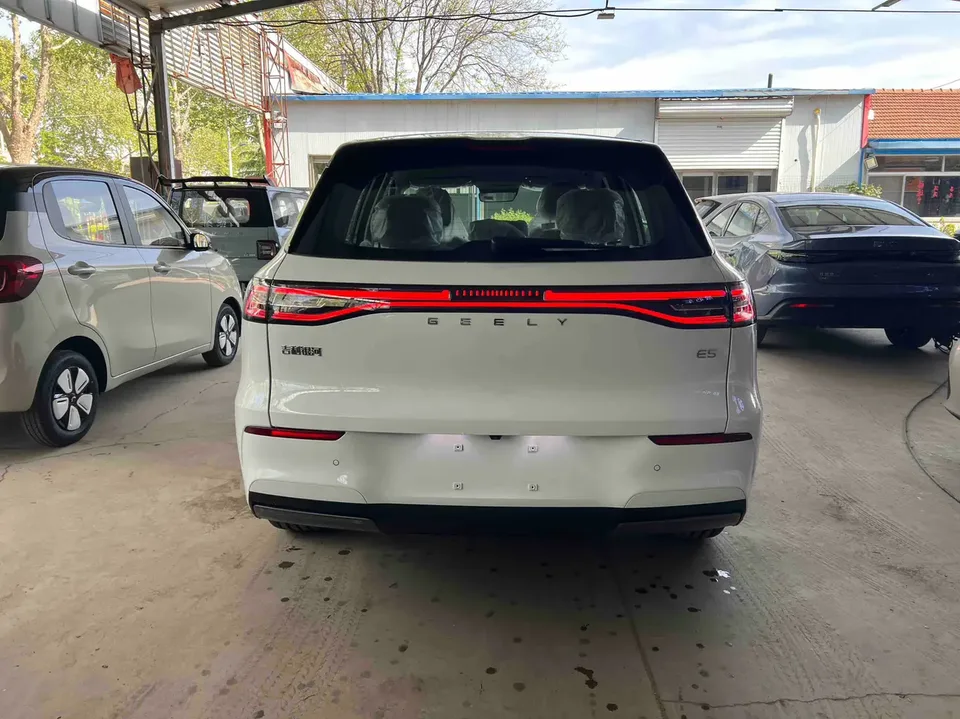 Geely Galaxy E5 Galaxy E5 2026 530km Launch Edition 2026 — миниатюра 2