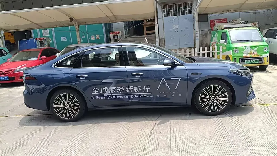 Geely Galaxy A7 PHEV 150km Starship Edition 2025 — миниатюра 4