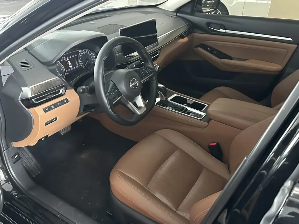 Nissan Altima 2.0L XL-Upr Premium Edition 2023 — миниатюра 3