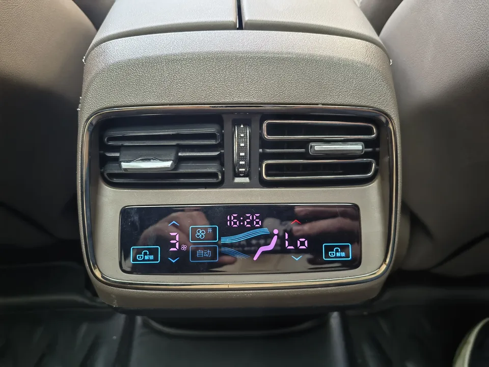BYD Han DM Chinese DM 2023 DM-i Champion Edition 121KM Premium 2023 — thumbnail 3