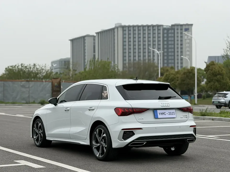 Audi A3 Sportback 35 TFSI Luxury Sports Edition 2023 — миниатюра 2