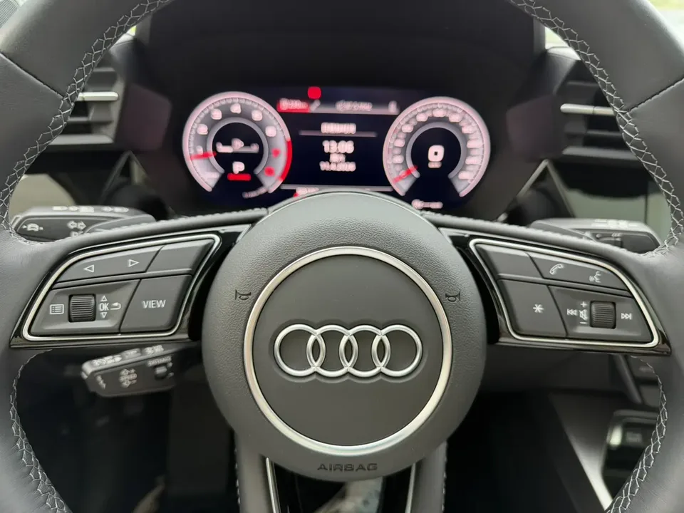 Audi A3 Sportback 35 TFSI Luxury Sports Edition 2023 — миниатюра 5