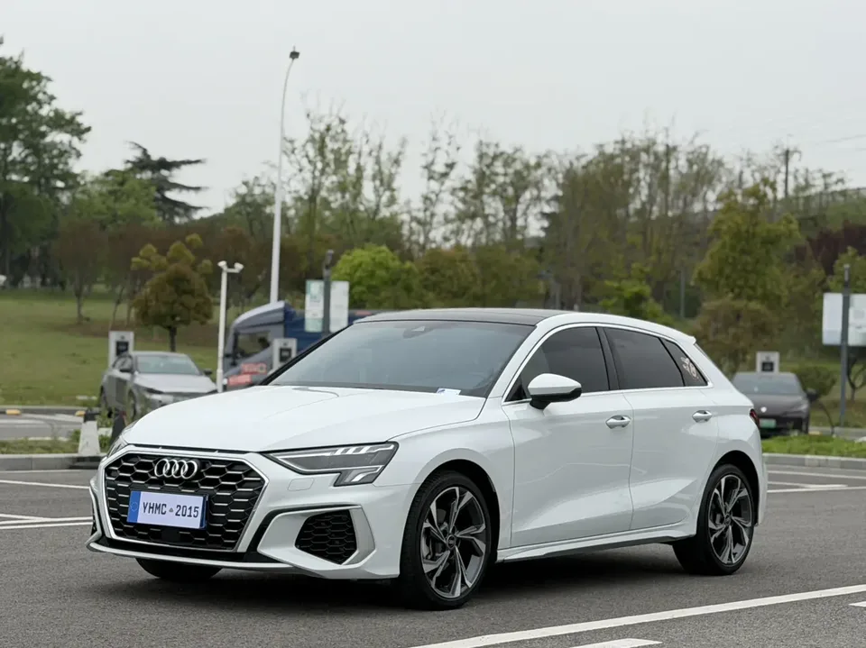 Audi A3 Sportback 35 TFSI Luxury Sports Edition 2023 — фото 1, купить с доставкой в Москву