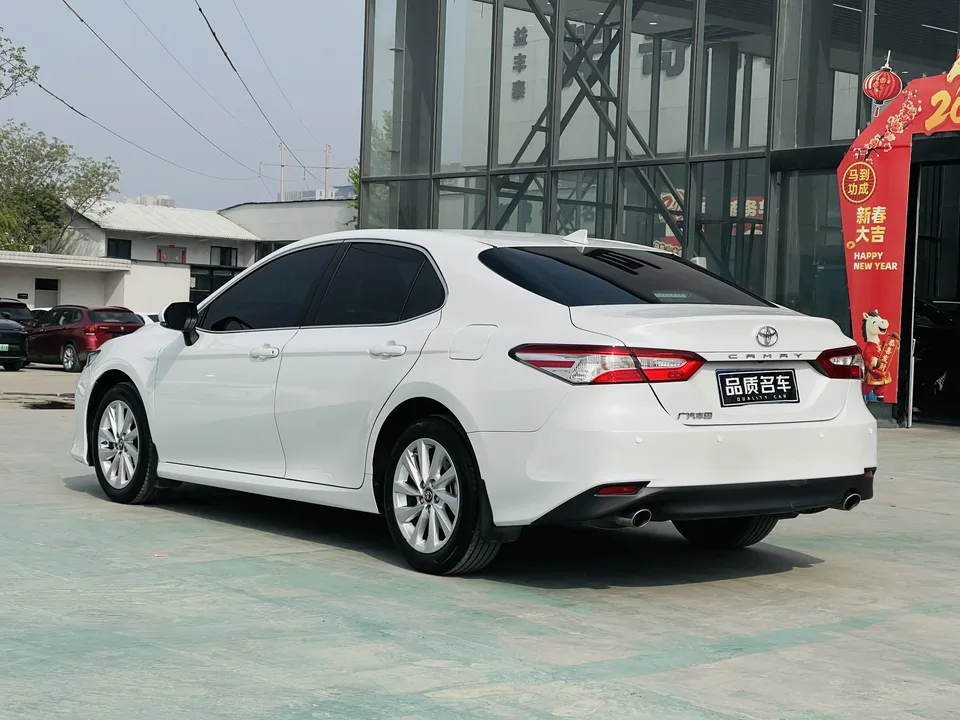 Toyota Camry 2.0GVP Leading Edition 2023 — миниатюра 2
