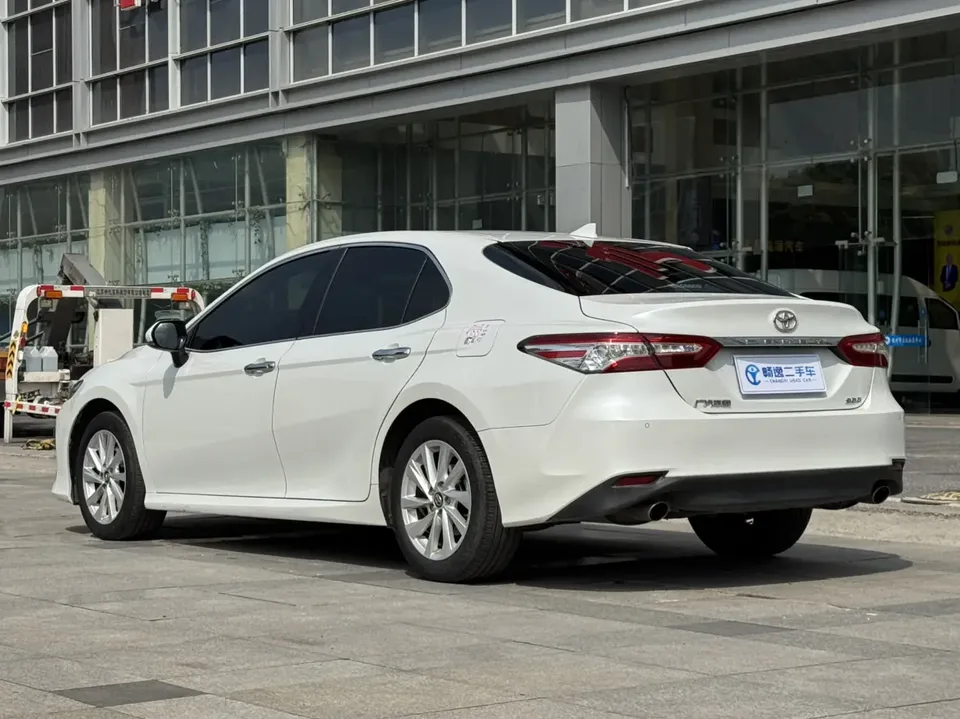 Toyota Camry 2.0G Deluxe Edition 2022 — миниатюра 2