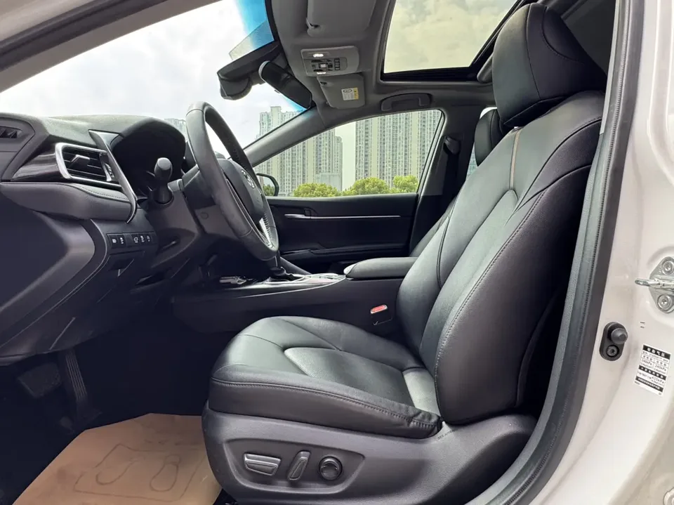 Toyota Camry 2.0G Deluxe Edition 2022 — миниатюра 5
