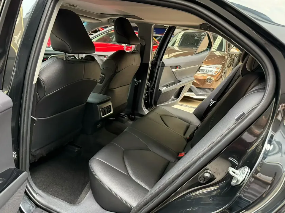 Toyota Camry 2.0G Deluxe Edition 2023 — миниатюра 3