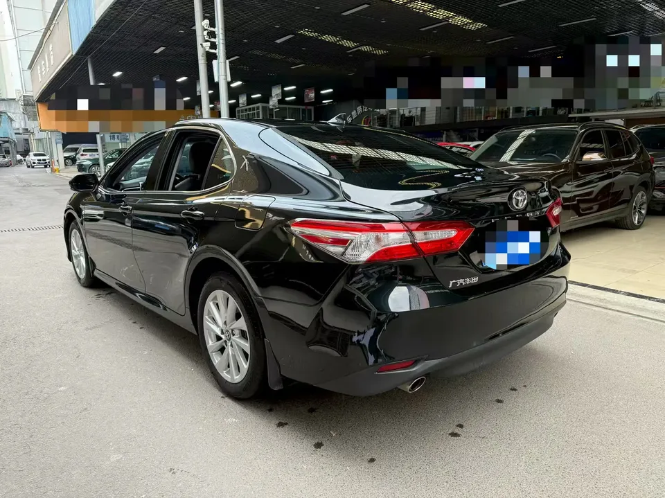 Toyota Camry 2.0G Deluxe Edition 2023 — миниатюра 4