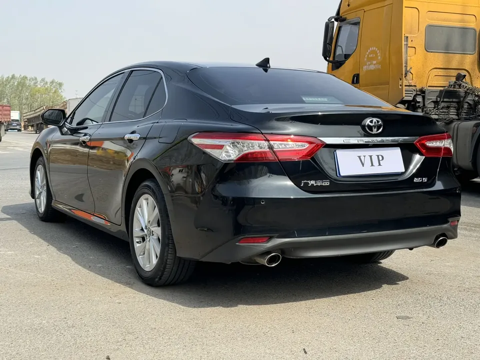 Toyota Camry 2.0G Deluxe Edition 2023 — миниатюра 2