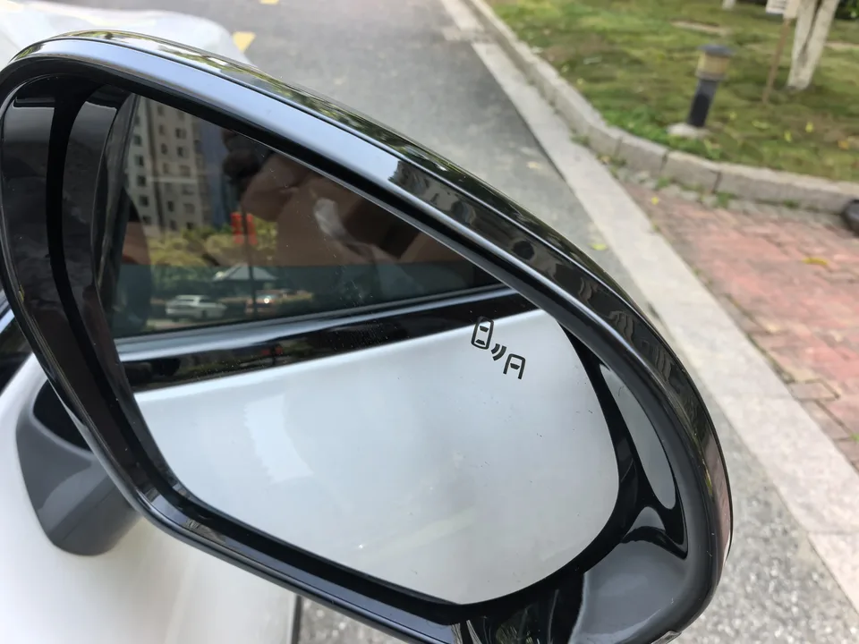 Leapmotor Zero running C10 Pure Electric 530 Smart Edition 2025 — миниатюра 2