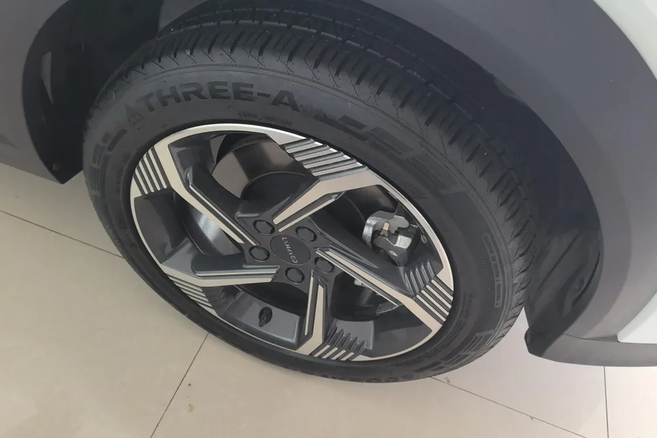 Lynk & Co 06 Lynk & Co 06 2023 Remix 1.5T Jin Pro 2024 — миниатюра 2