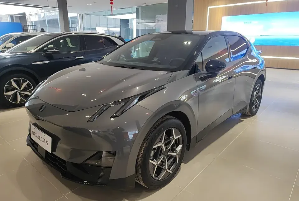 Lynk & Co Z20 2025