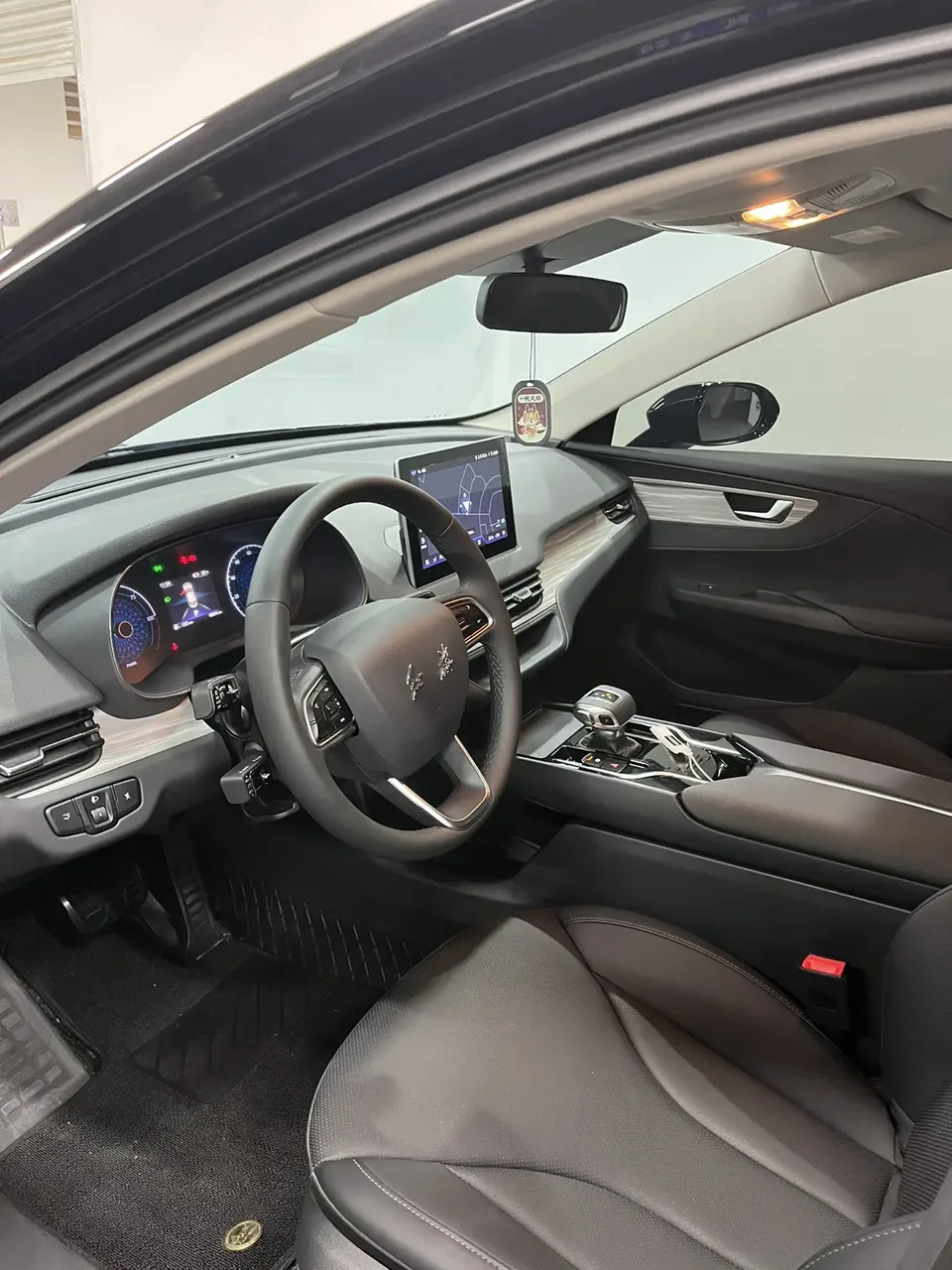 Hongqi E-QM5 500KM Travel Edition 100kW 2025 — миниатюра 3