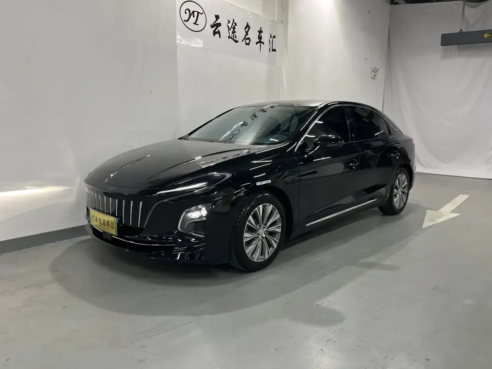 Hongqi E-QM5 500KM Travel Edition 100kW 2025 — фото 1, купить с доставкой в Москву