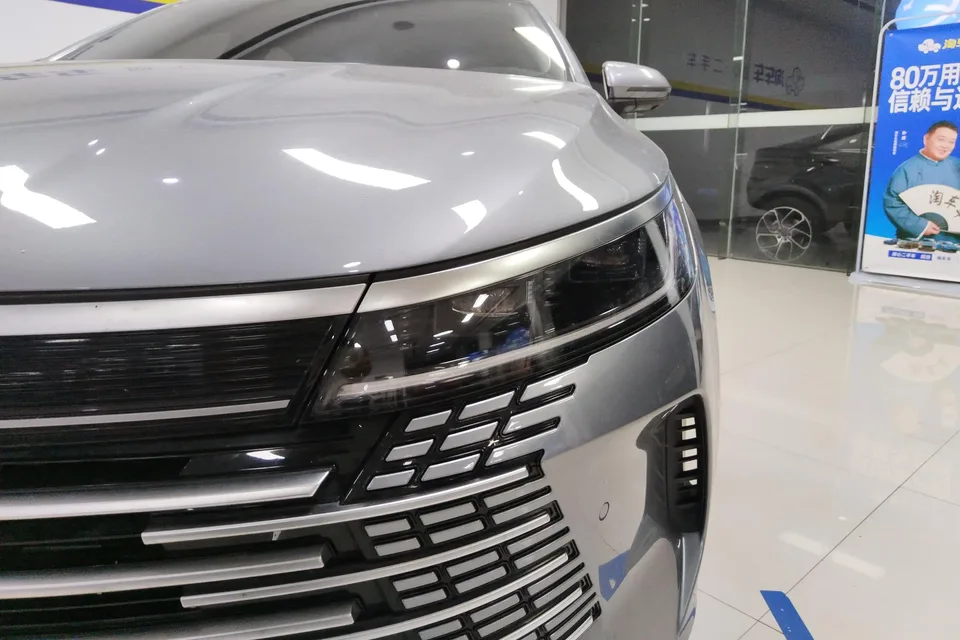 BYD Destroyer 05 Glory Edition DM-i 120KM Premium Edition 2024 — миниатюра 2
