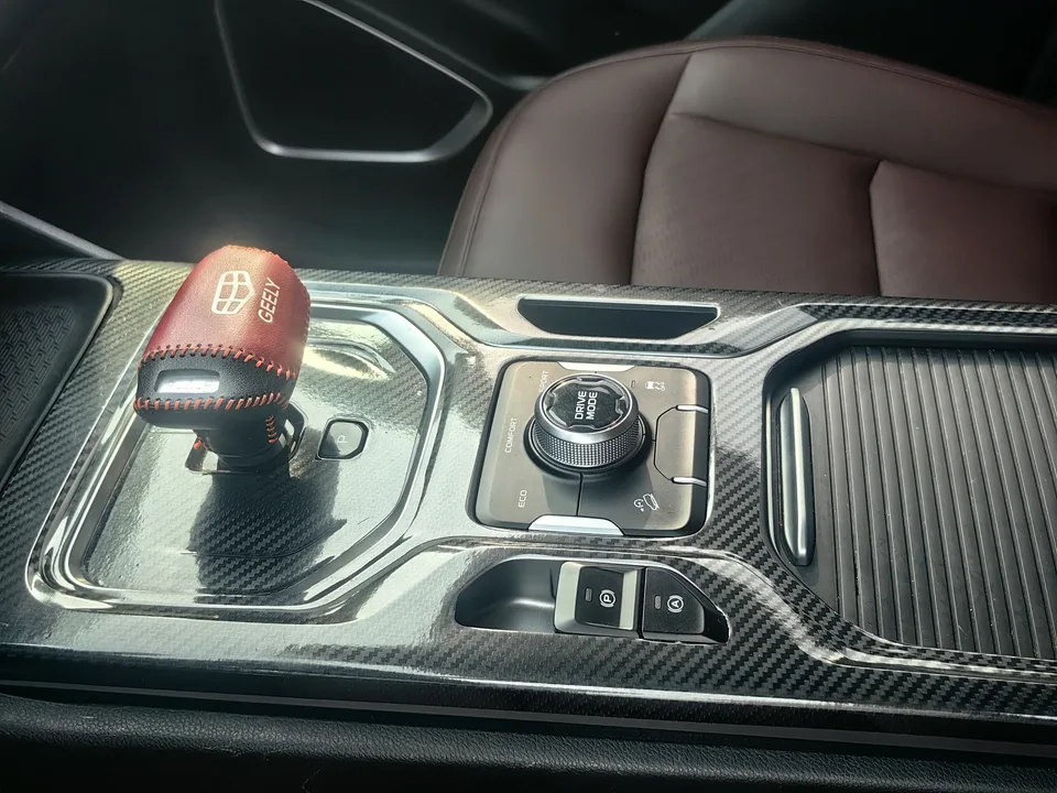 Geely Okavango Haoyue 2022 1.8TD DCT luxury model 2022 — миниатюра 4