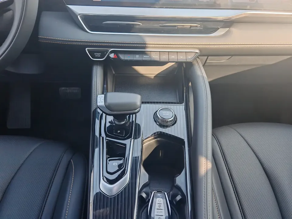 Geely Monjaro 2.0TD DCT EVO 2WD Changfeng Edition 2025 — миниатюра 4