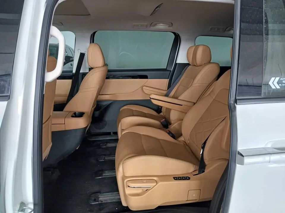 GAC Trumpchi E8 PHEV 2.0ATK 150km PRO+ 2025 — миниатюра 3