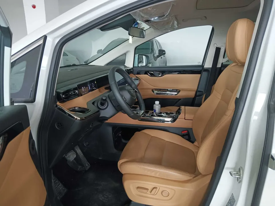 GAC Trumpchi E8 PHEV 2.0ATK 150km PRO+ 2025 — миниатюра 5