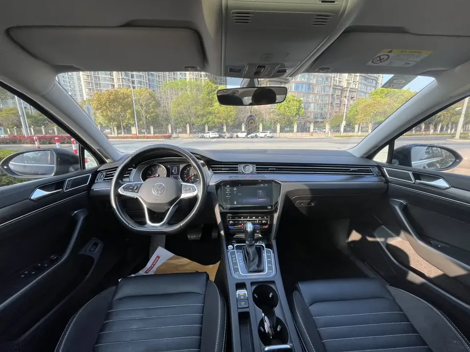 Volkswagen Magotan 330TSI DSG 30th Anniversary Edition 2022 — миниатюра 4