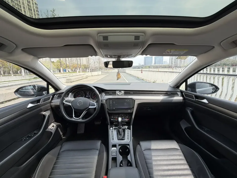 Volkswagen Magotan 330TSI DSG 30th Anniversary Edition 2022 — миниатюра 3