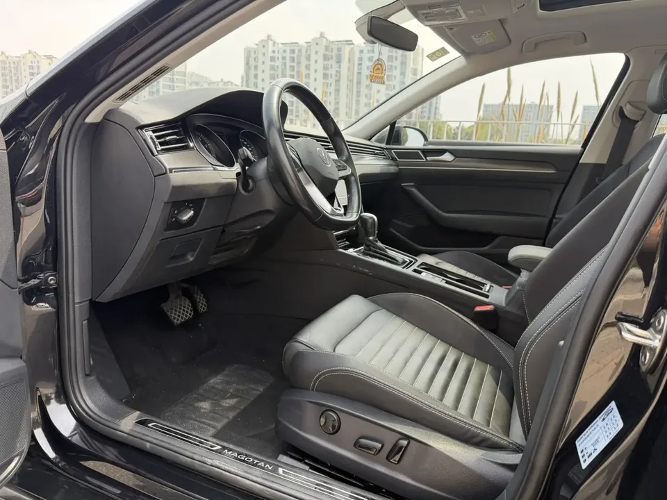 Volkswagen Magotan 330TSI DSG 30th Anniversary Edition 2022 — миниатюра 4