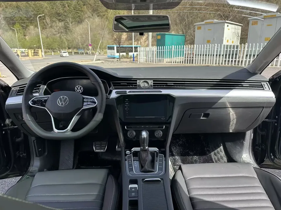 Volkswagen Magotan Magotan 2023 2 million commemorative edition 280TSI DSG comfort model 2023 — миниатюра 5