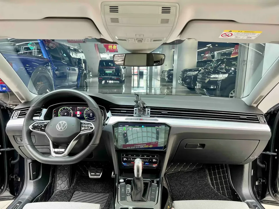 Volkswagen Magotan Magotan 2023 2 million commemorative edition 330TSI DSG leading model 2024 — миниатюра 5
