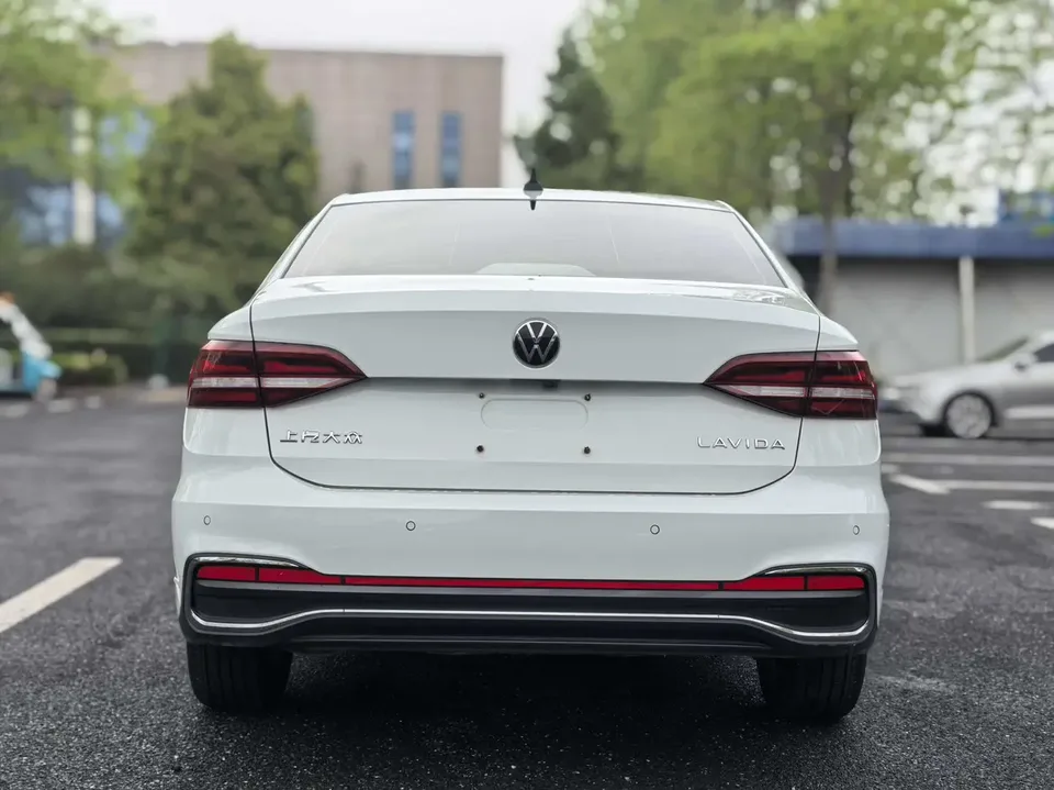 Volkswagen Lavida Lavida 2023 1.5L Automatic Deyi Edition 2022 — thumbnail 2