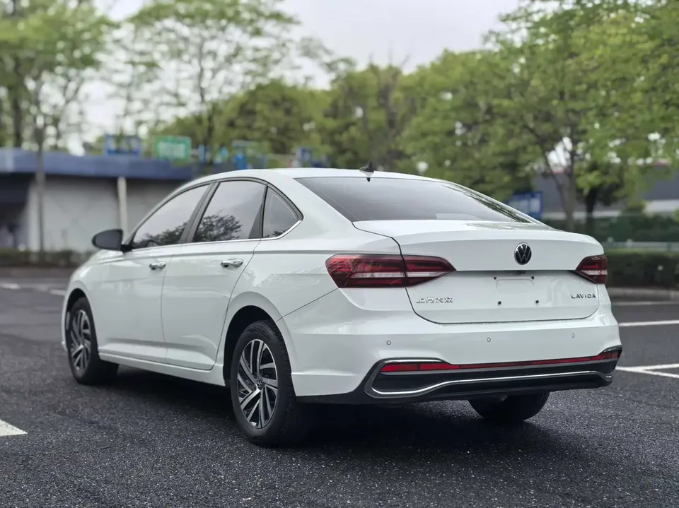 Volkswagen Lavida Lavida 2023 1.5L Automatic Deyi Edition 2022 — thumbnail 4