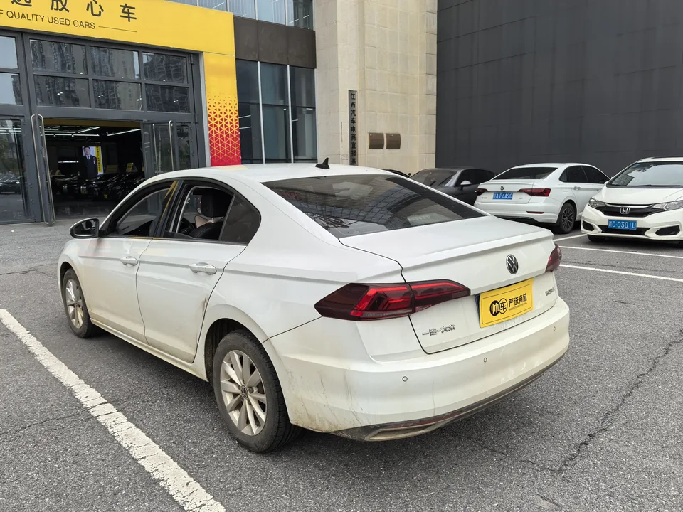 Volkswagen Bora Bora 2021 1.5L automatic comfort intelligent connected version 2022 — миниатюра 3