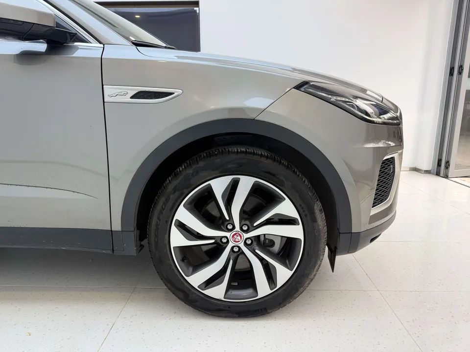 Jaguar E-Pace Jaguar E-PACE 2024 aggressive sports version R-DYNAMIC S 2023 — миниатюра 3