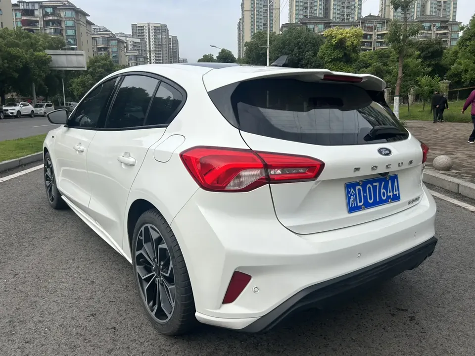 Ford Focus Focus 2019 hatchback EcoBoost 180 automatic ST Line 2022 — миниатюра 2