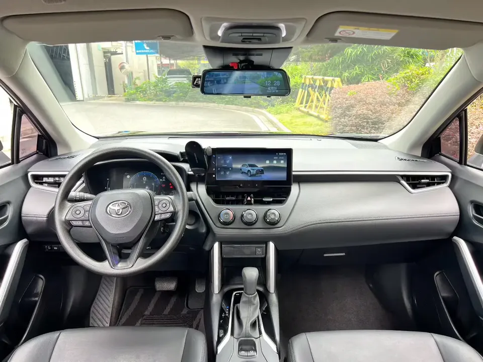 Toyota CorollaCross 2.0L CVT Pioneer Edition 2024 — миниатюра 2