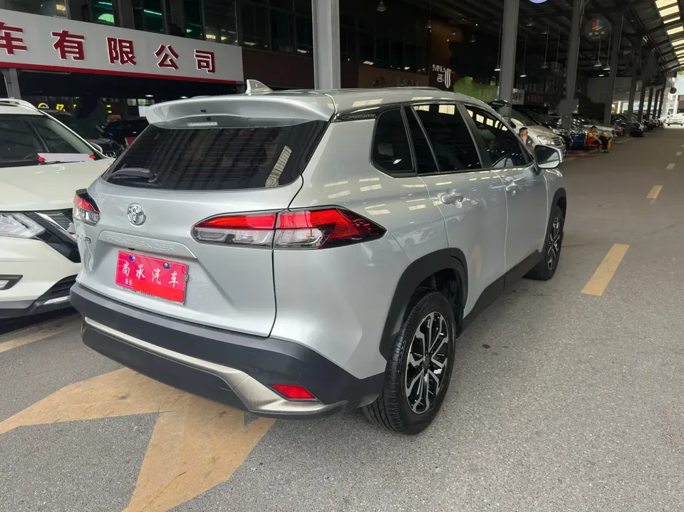 Toyota Frontlander 2.0L CVT Luxury Edition 2022 — миниатюра 2