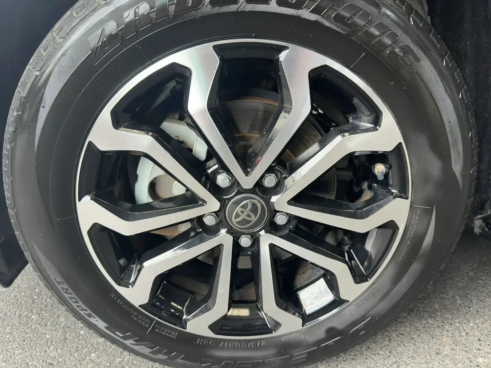 Toyota Frontlander 2.0L CVT Luxury Edition 2022 — миниатюра 3