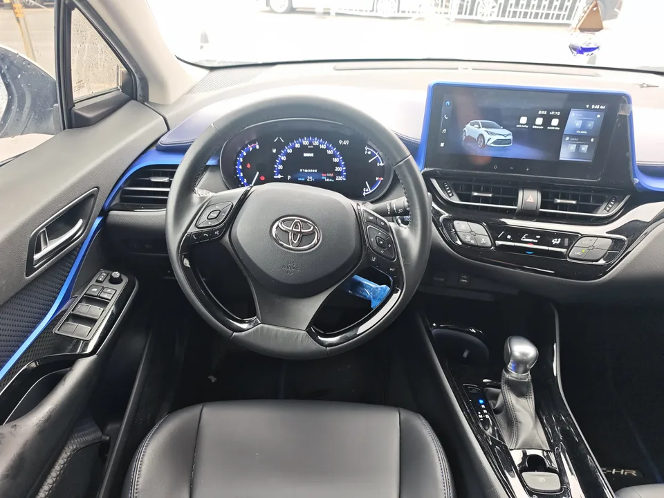 Toyota C-HR 2.0L Luxury Edition 2024 — миниатюра 3