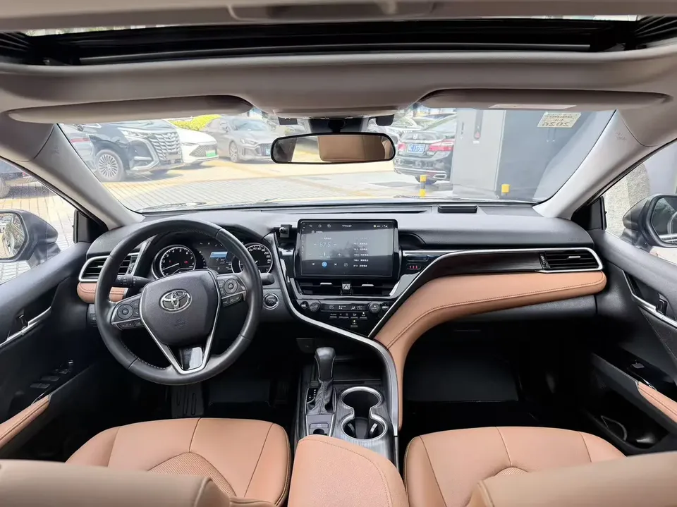 Toyota Camry 2.0G Deluxe Edition 2022 — миниатюра 3