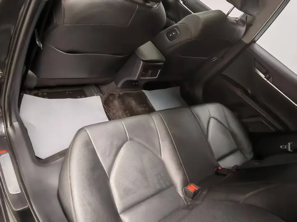 Toyota Camry 2.0G Deluxe Edition 2023 — миниатюра 3