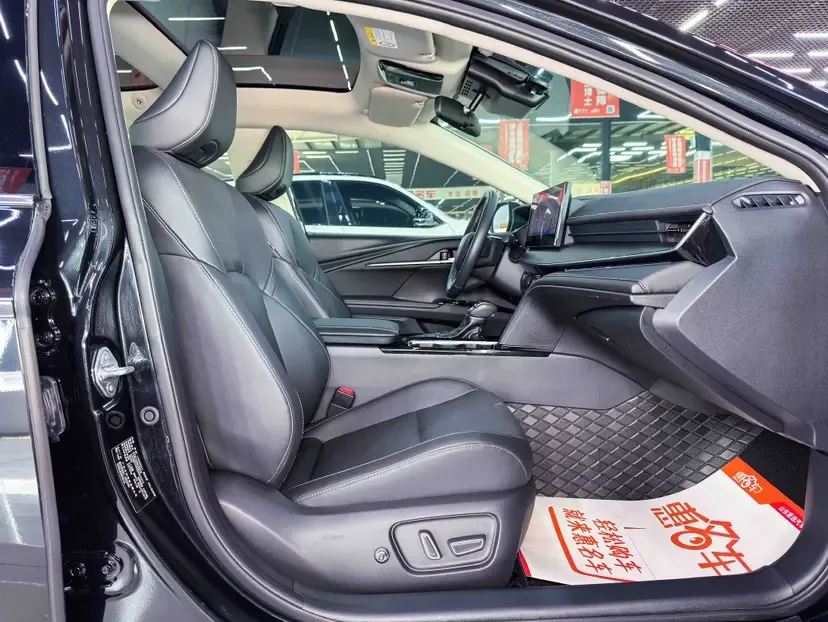 Toyota Camry Hybrid 2.0HG Premium Edition 2025 — миниатюра 3