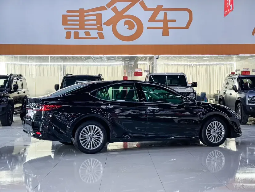Toyota Camry Hybrid 2.0HG Premium Edition 2025 — миниатюра 4