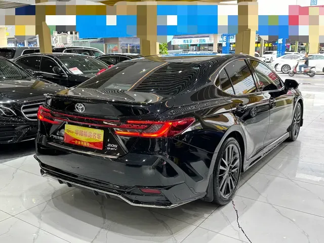 Toyota Camry Hybrid 2.0HE Elite Edition 2024 — миниатюра 2
