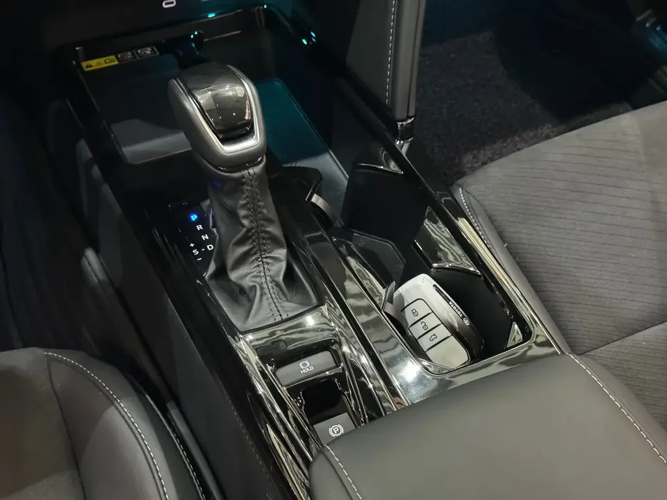 Toyota Camry Hybrid 2.0HE Elite Edition 2024 — миниатюра 3