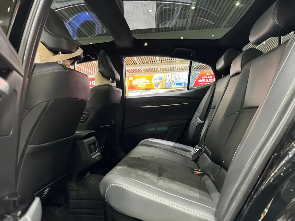 Toyota Camry Hybrid 2.0HE Elite Edition 2024 — миниатюра 4