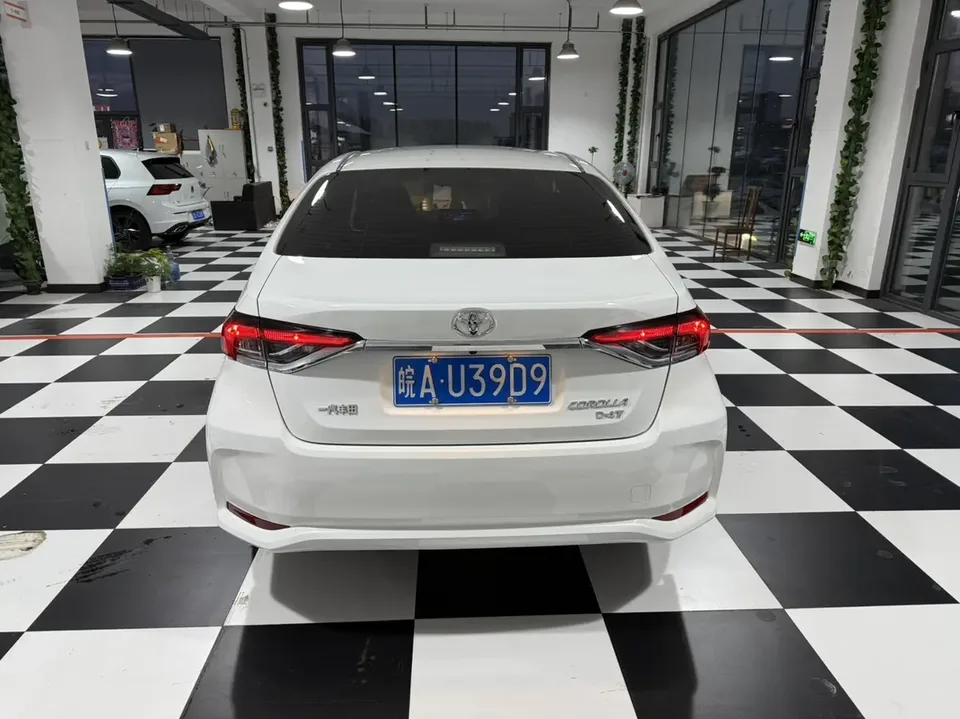 Toyota Corolla 1.2T S-CVT Elite PLUS Edition 2022 — миниатюра 2