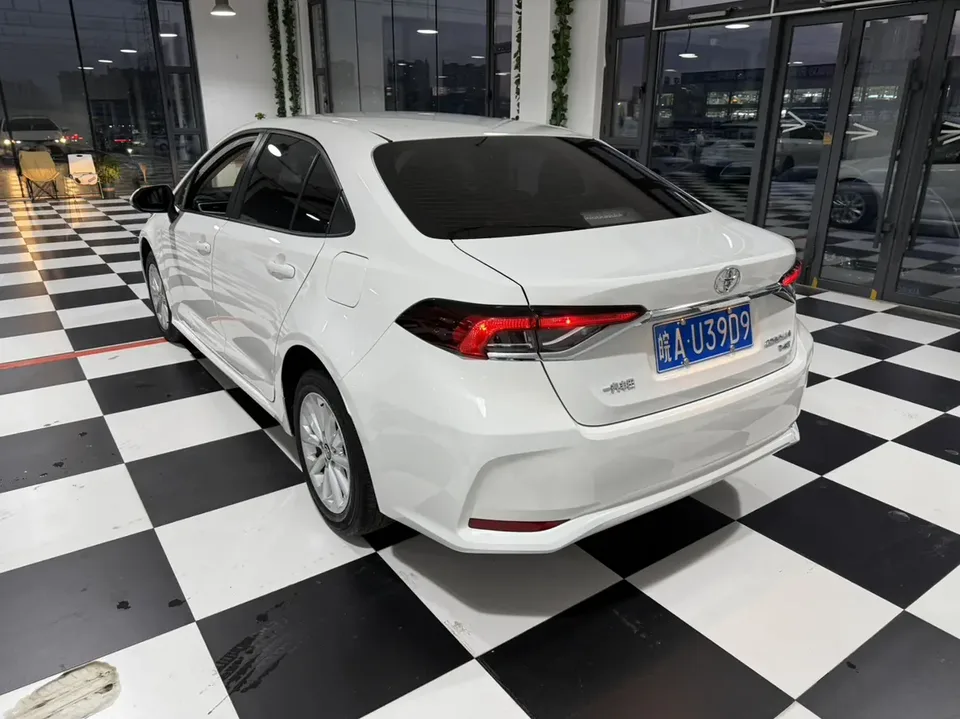 Toyota Corolla 1.2T S-CVT Elite PLUS Edition 2022 — миниатюра 4