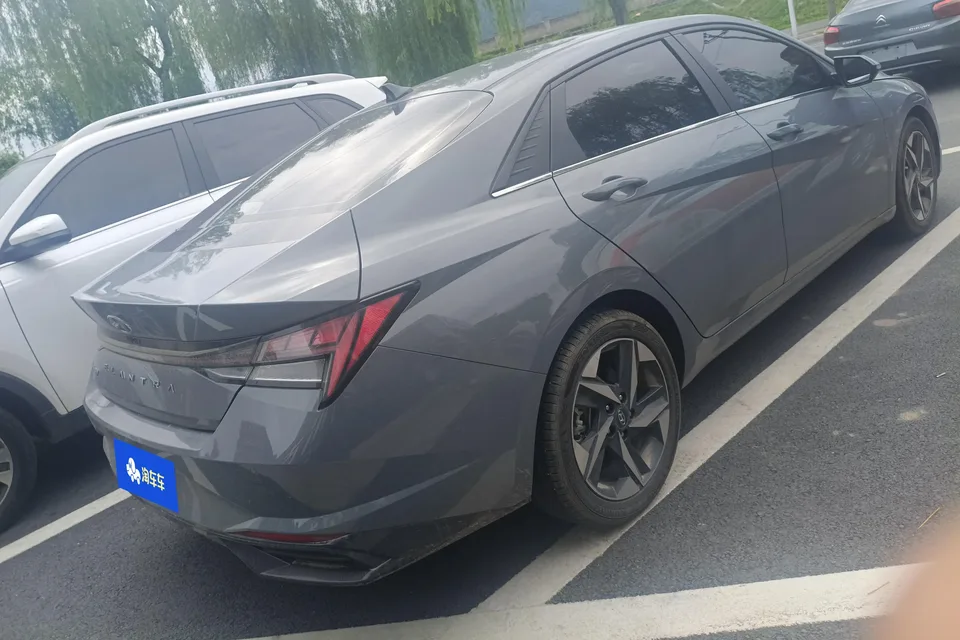 Hyundai Elantra 2022